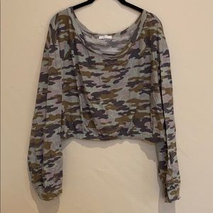 Camo long-sleeve crop
